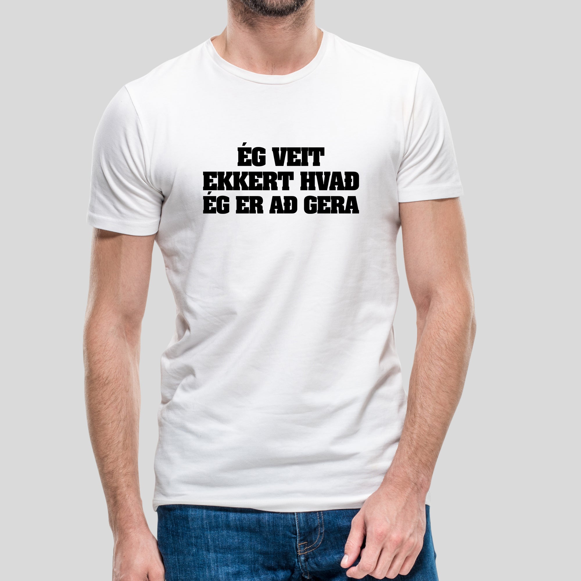 ÉG VEIT EKKERT HVAÐ ÉG ER AÐ GERA - Hvítur bolur