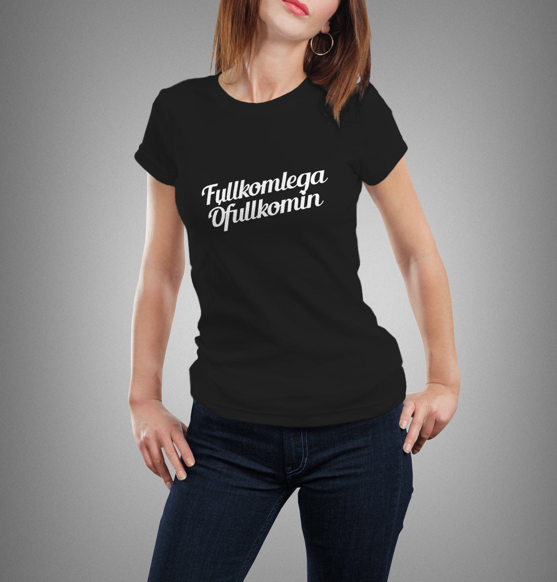 FULLKOMLEGA ÓFULLKOMIN - Svartur bolur