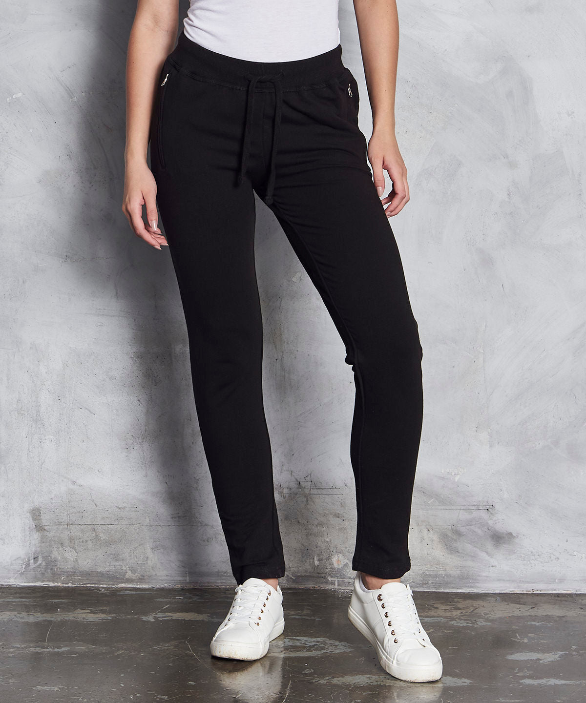 Joggingbuxur - Women's Tapered Track Pants