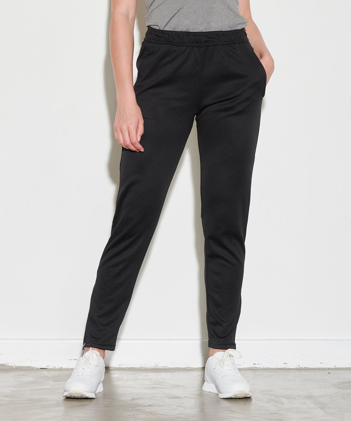 Joggingbuxur - Women's Slim Leg Jogger