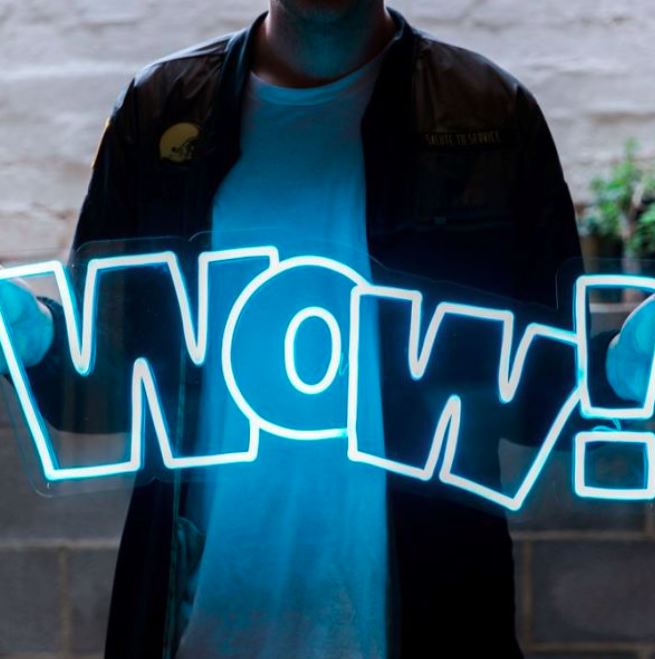 WOW! - Neonskilti