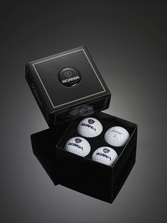 Kúpulaga gjafaaskja með 4 sérmerktum golfboltum – sérmerkt golfgjafasett