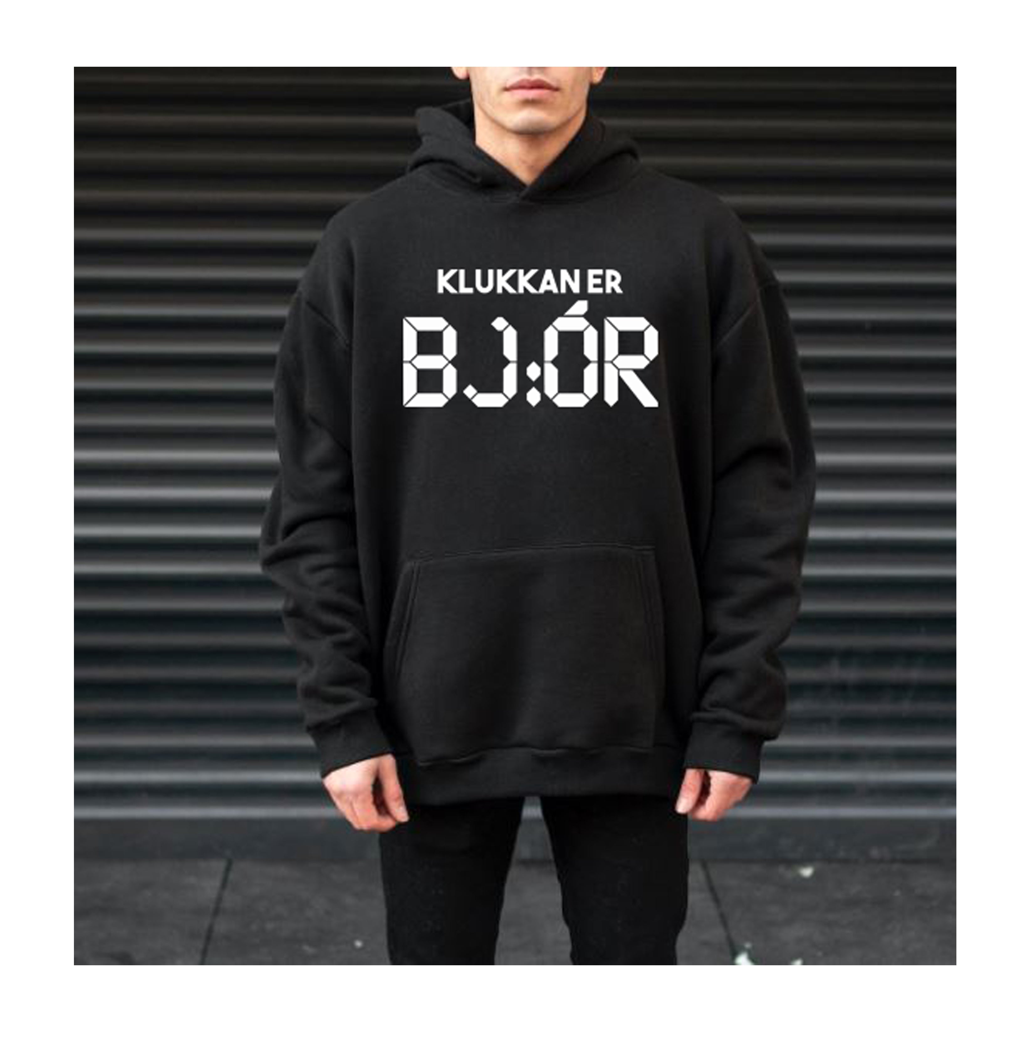 KLUKKAN ER BJÓR - Hettupeysa - Svört