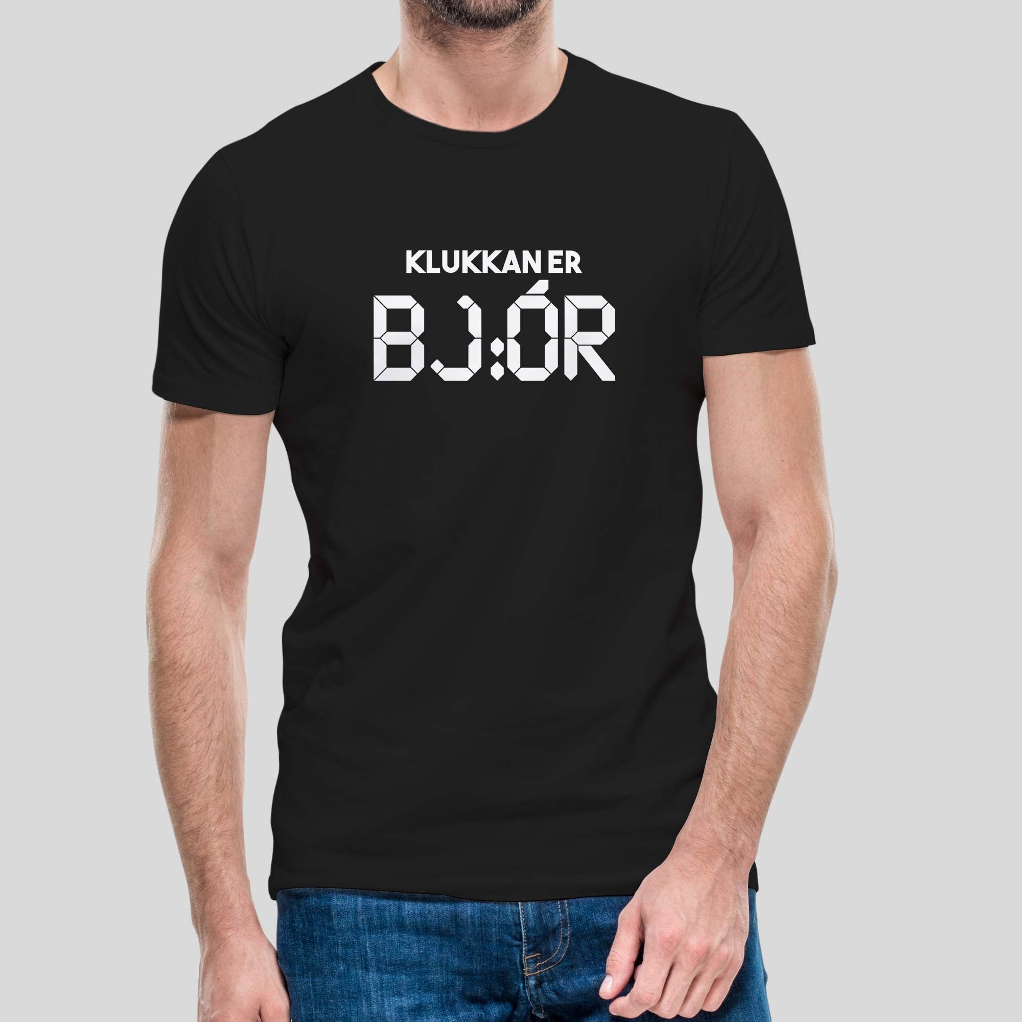 KLUKKAN ER BJÓR - Svartur bolur