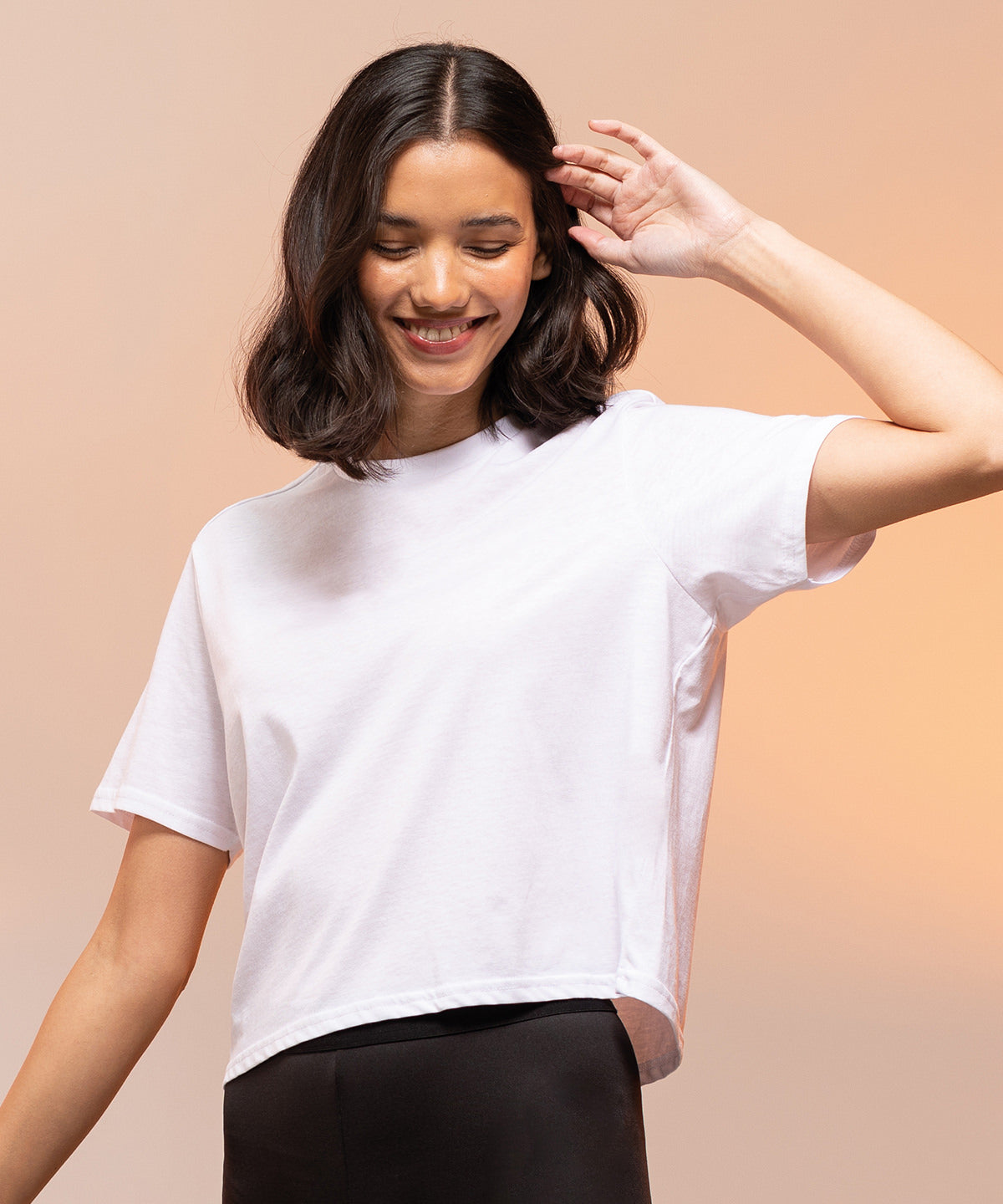 Stuttermabolir - Women's Cropped Boxy T