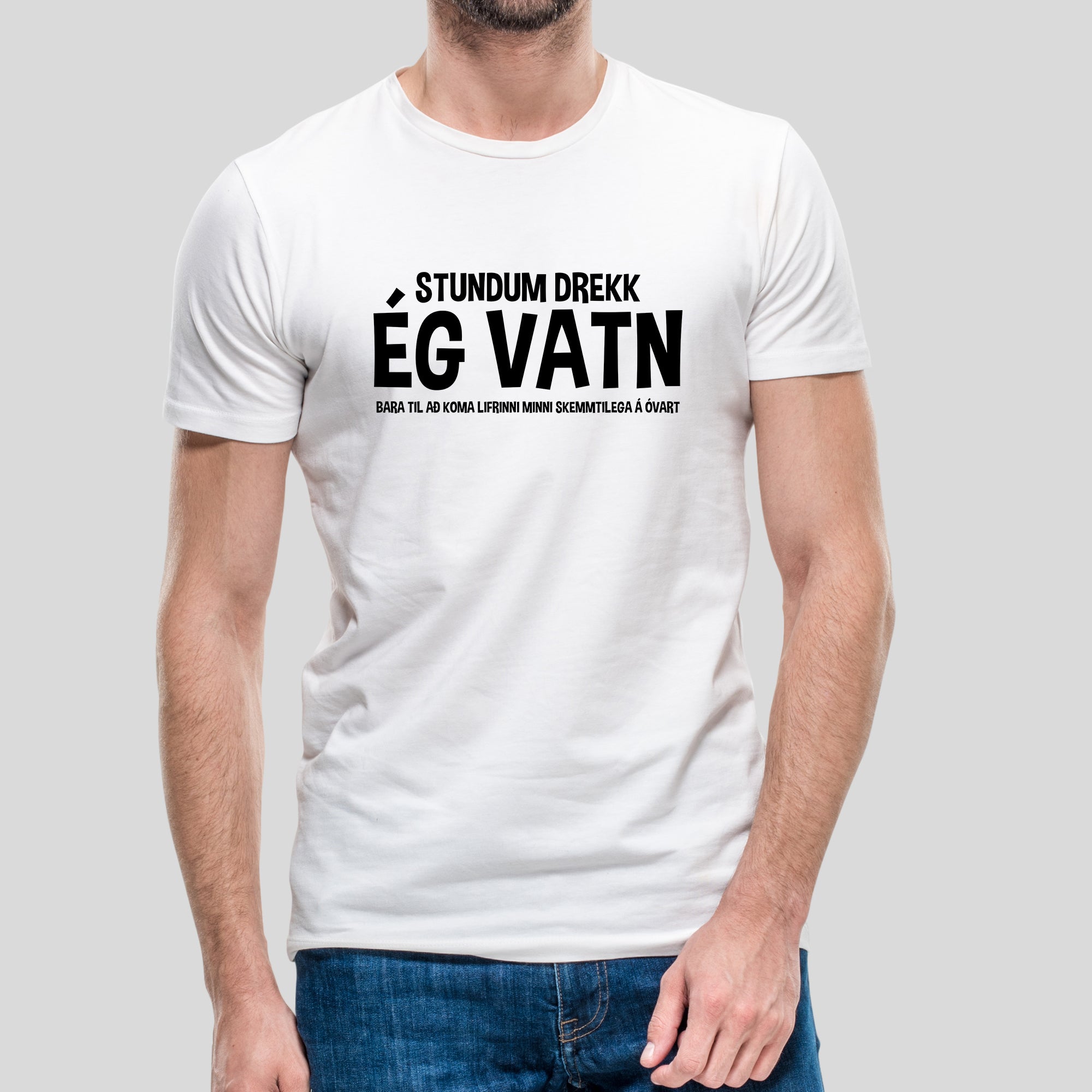 STUNDUM DREKK ÉG VATN - Hvítur bolur