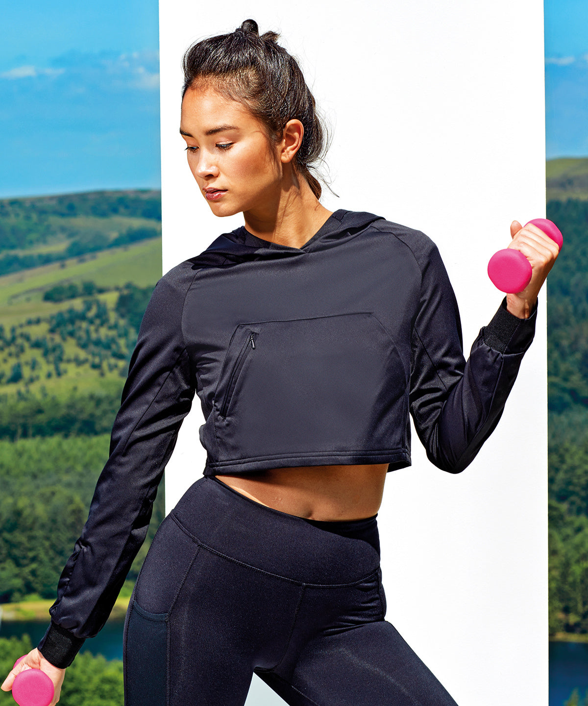 Jakkar - Women's TriDri® Cropped Jacket